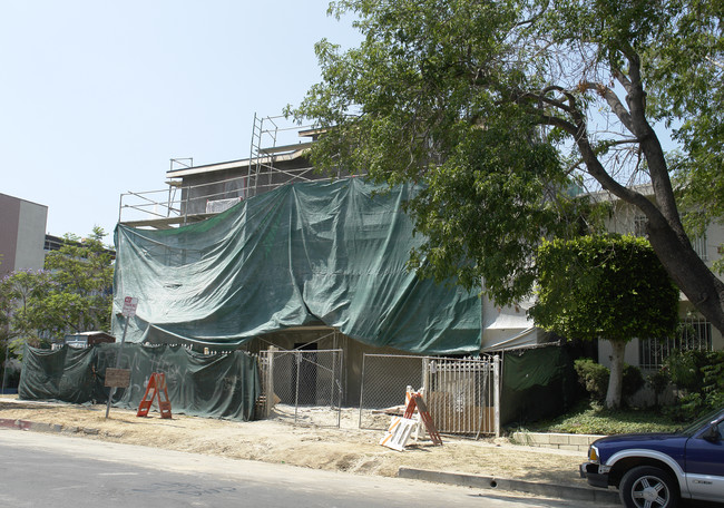 5033 Maplewood Ave in Los Angeles, CA - Foto de edificio - Building Photo