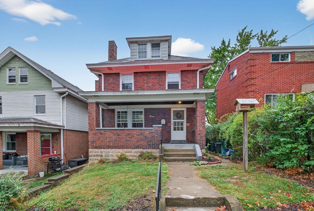 3016 Grayson Ave in Pittsburgh, PA - Building Photo