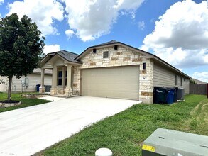 767 Spectrum Dr in New Braunfels, TX - Building Photo - Building Photo