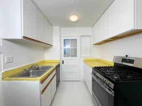 12040 Valleywood Dr in Silver Spring, MD - Building Photo - Building Photo