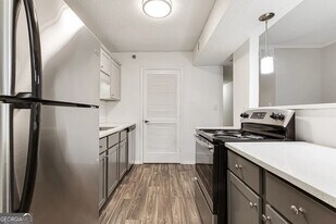 2330 Cobb Pkwy SE in Smyrna, GA - Building Photo