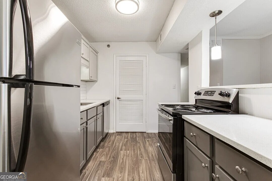 2330 Cobb Pkwy SE in Smyrna, GA - Building Photo