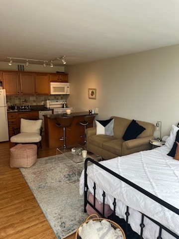 2400 N Lakeview Ave, Unit 516 in Chicago, IL - Building Photo - Building Photo