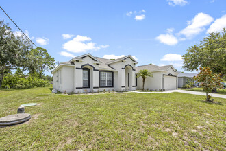 2945 Fears Rd SE in Palm Bay, FL - Building Photo - Building Photo