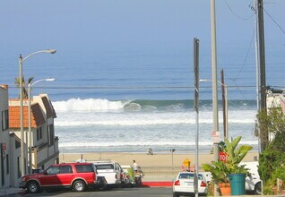 209 Rosecrans Ave, Unit B in Manhattan Beach, CA - Foto de edificio - Building Photo
