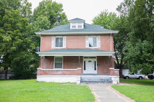 property at 805 S Sprigg St