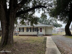 215 Stephens St in Lafayette, LA - Building Photo