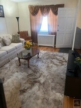 FRANCIS LEWIS BLVD, Unit 1 in Queens, NY - Foto de edificio - Building Photo