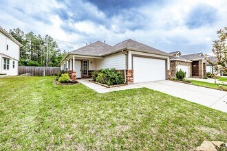 207 Black Bear Dr in Huntsville, TX - Building Photo - Building Photo