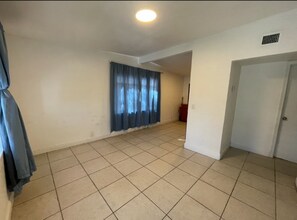 2381 Rutland St in Opa Locka, FL - Building Photo - Building Photo