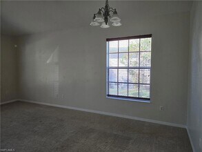 2049 Fairmont Ln in Naples, FL - Foto de edificio - Building Photo