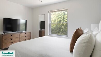 1225 E Pleasant Run Rd in Desoto, TX - Foto de edificio - Building Photo