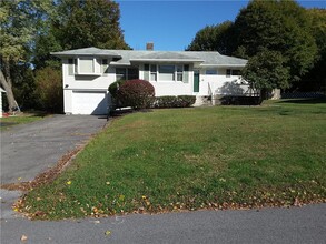 16 Barnett Rd E in Monroe, NY - Building Photo - Building Photo