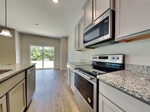 451 Hager Lake Rd in Mooresville, NC - Building Photo - Building Photo