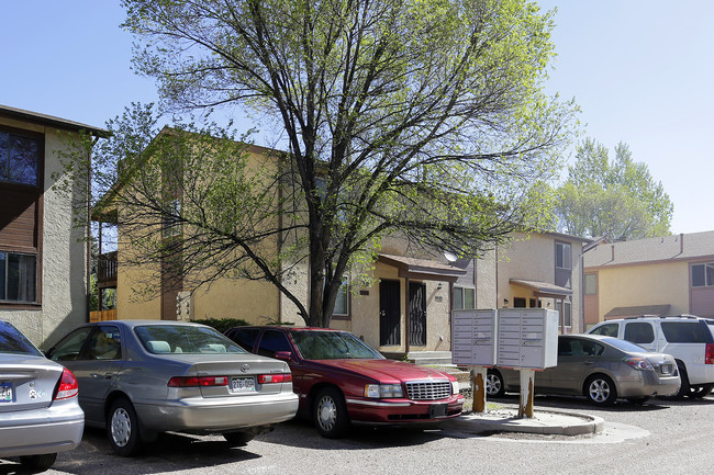 5550-5556 Bonita Village Rd in Colorado Springs, CO - Foto de edificio - Building Photo