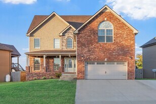 1013 Garner Hills Dr in Clarksville, TN - Building Photo