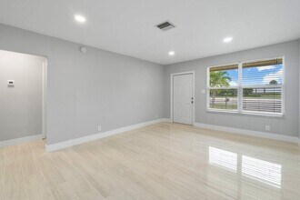 3048 N Dixie Hwy in Boca Raton, FL - Building Photo - Building Photo
