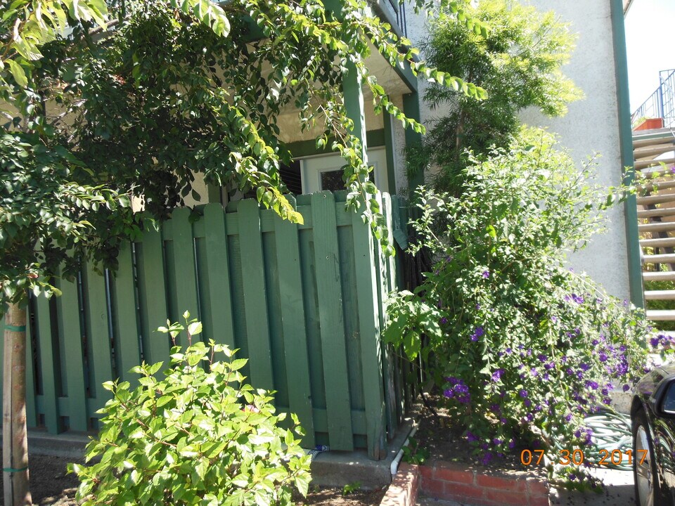 833 54th St, Unit 4 in Emeryville, CA - Building Photo