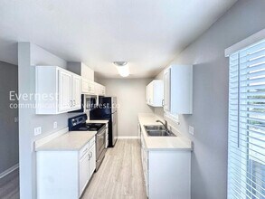 12 Lakeshore Ct in Richmond, CA - Building Photo - Building Photo