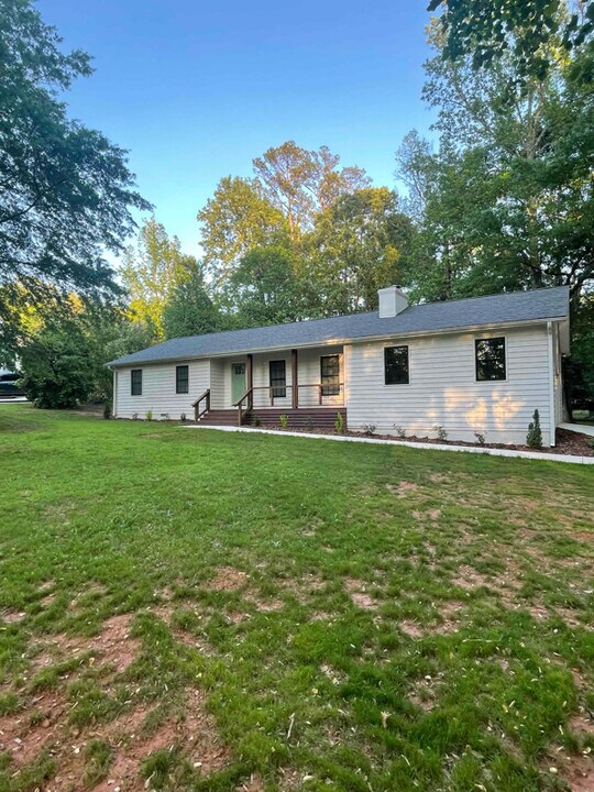 1509 Fort Hill Dr in Seneca, SC - Building Photo