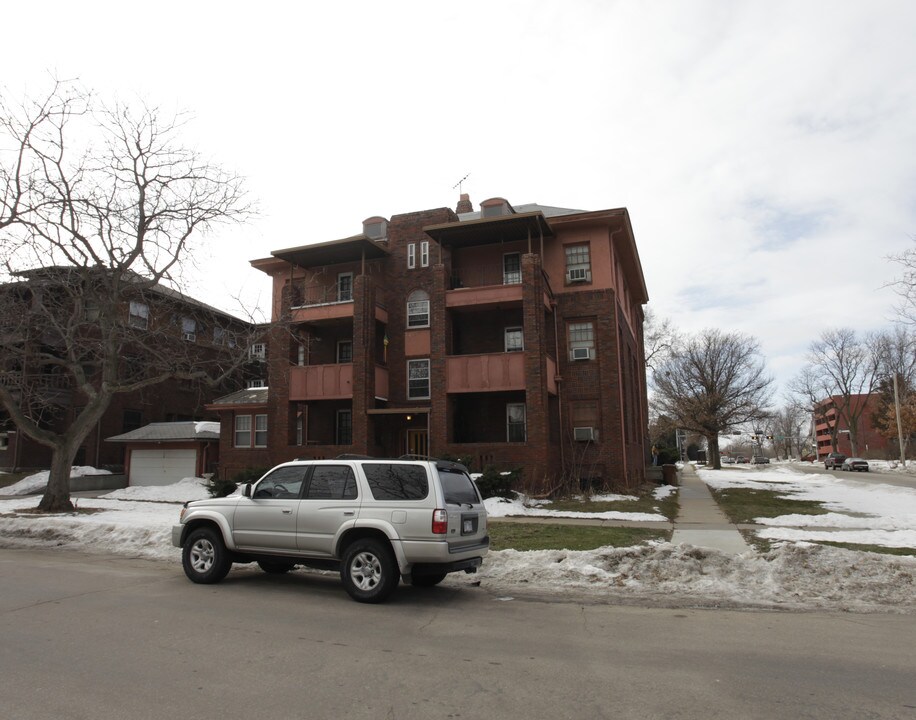 805 S 18th St in Lincoln, NE - Building Photo