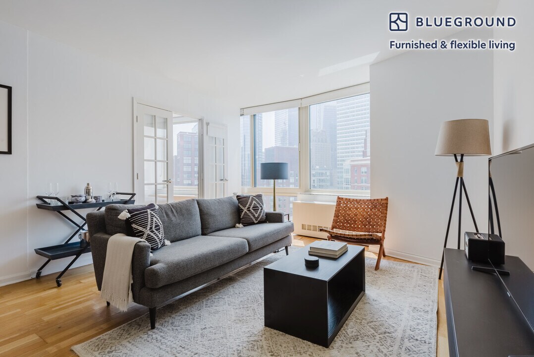 400 Chambers St in New York, NY - Building Photo
