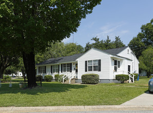 Cottages on Elm Apartments in Fayetteville, NC - Building Photo - Building Photo