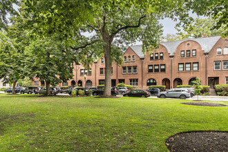 858 W Chalmers Pl in Chicago, IL - Building Photo - Building Photo