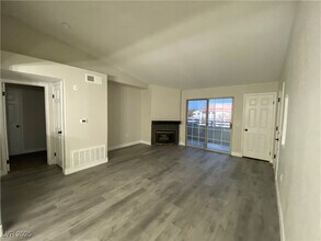3318 N Decatur Blvd in Las Vegas, NV - Building Photo - Building Photo