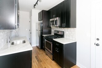 2241 W Eastwood Ave, Unit S3 in Chicago, IL - Building Photo - Building Photo