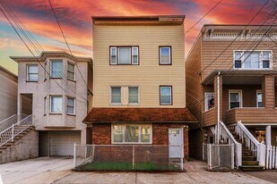 16 W 10th St in Bayonne, NJ - Building Photo