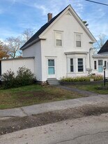 55 Dartmouth St in Laconia, NH - Building Photo