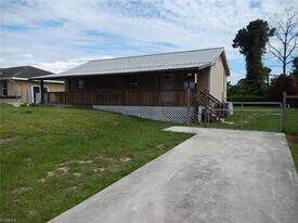 451 Monterey Ave in Cape Coral, FL - Building Photo