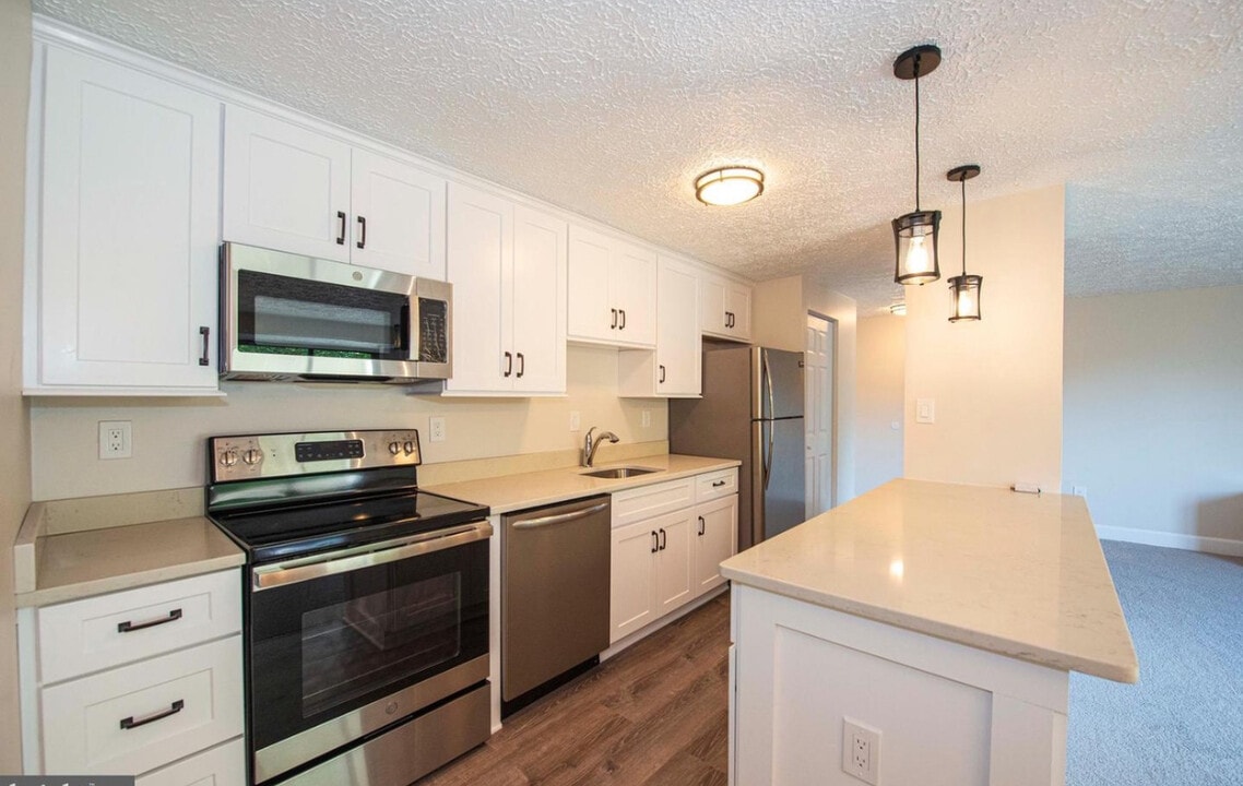 19505 Gunners Branch Rd, Unit G in Germantown, MD - Building Photo