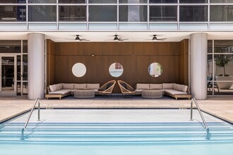 Main 3 Downtown in Dallas, TX - Foto de edificio - Building Photo