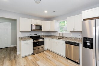 402 E Louisiana Ave in Bessemer City, NC - Building Photo - Building Photo