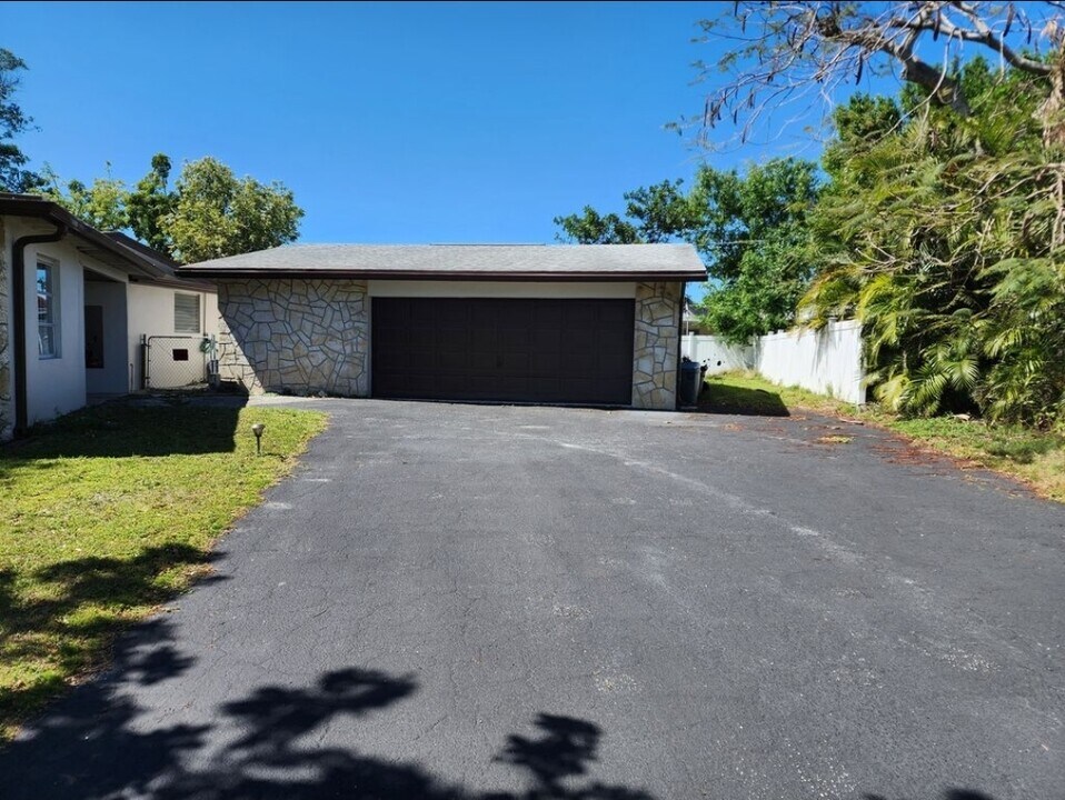 137 Vermont Ave in Ft. Myers, FL - Building Photo