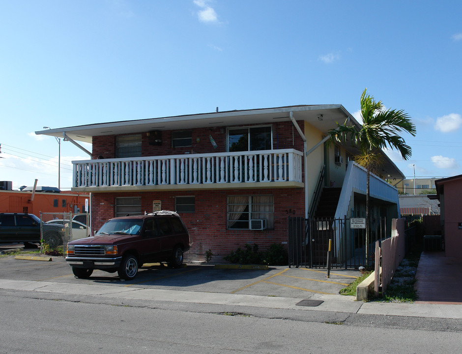 380 E 50th St in Hialeah, FL - Building Photo