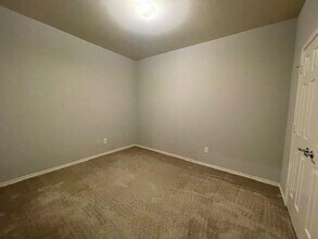 3030 Cross Timbers Dr in Irving, TX - Building Photo - Building Photo