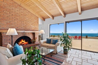 6160 Zumirez Dr in Malibu, CA - Building Photo - Building Photo