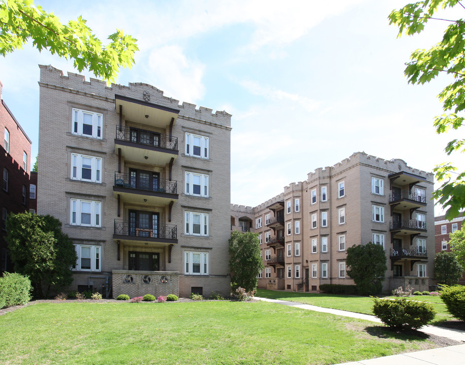 Greenleaf Court in Springfield, MA - Building Photo