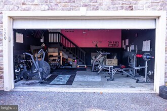 320 Carolee Cir in Springfield, PA - Building Photo - Building Photo