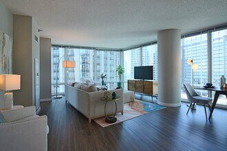 359 E Ohio St in Chicago, IL - Building Photo - Building Photo