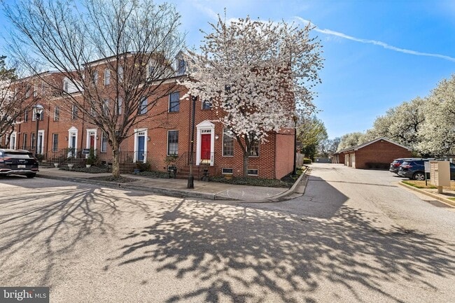 property at 211 W Hill St