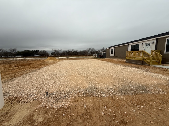 15803 S Flores St in San Antonio, TX - Foto de edificio - Building Photo