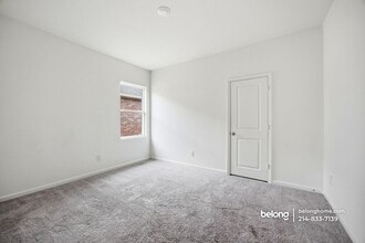 10321 Holy Cross Ln in Crowley, TX - Building Photo - Building Photo