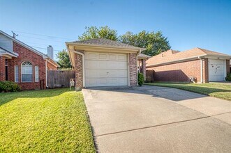 2006 Lee Dr in Denton, TX - Building Photo - Building Photo