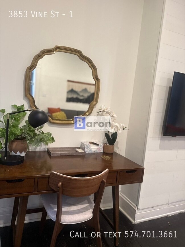 3853 Vine St in Cincinnati, OH - Foto de edificio - Building Photo