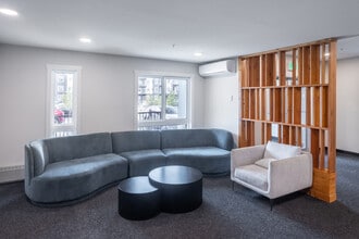 Henday Suites in Edmonton, AB - Building Photo - Lobby