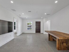 340 NW 45th St in Miami, FL - Building Photo - Building Photo
